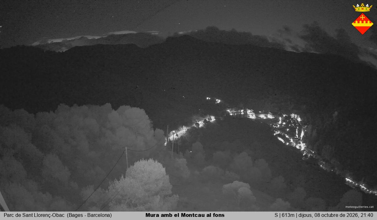 Mura amb el Montcau al fons