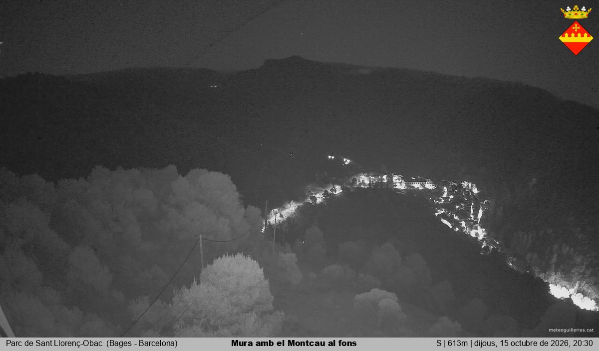 Mura amb el Montcau al fons
