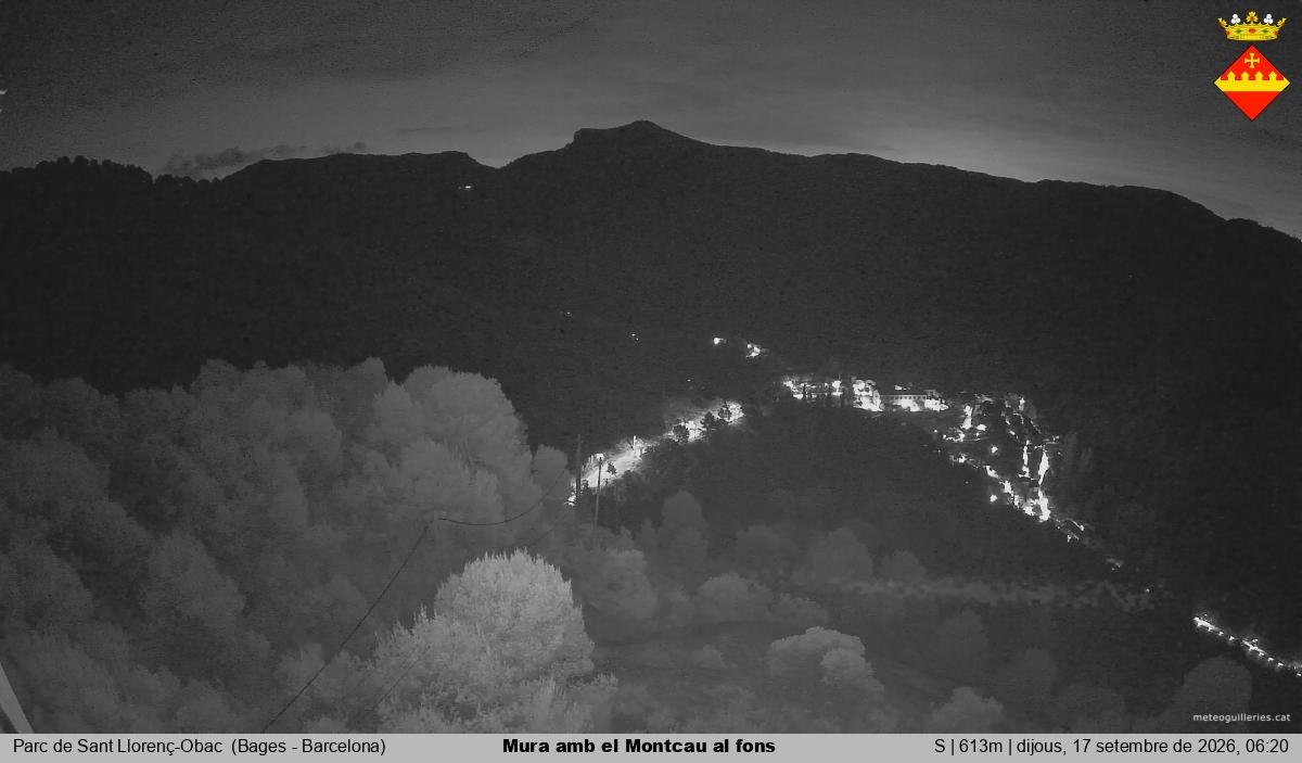 Mura amb el Montcau al fons