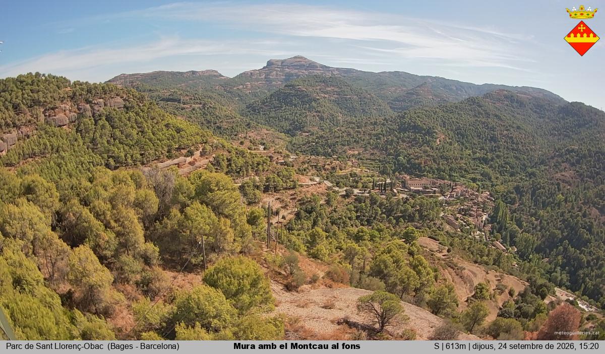 Mura amb el Montcau al fons