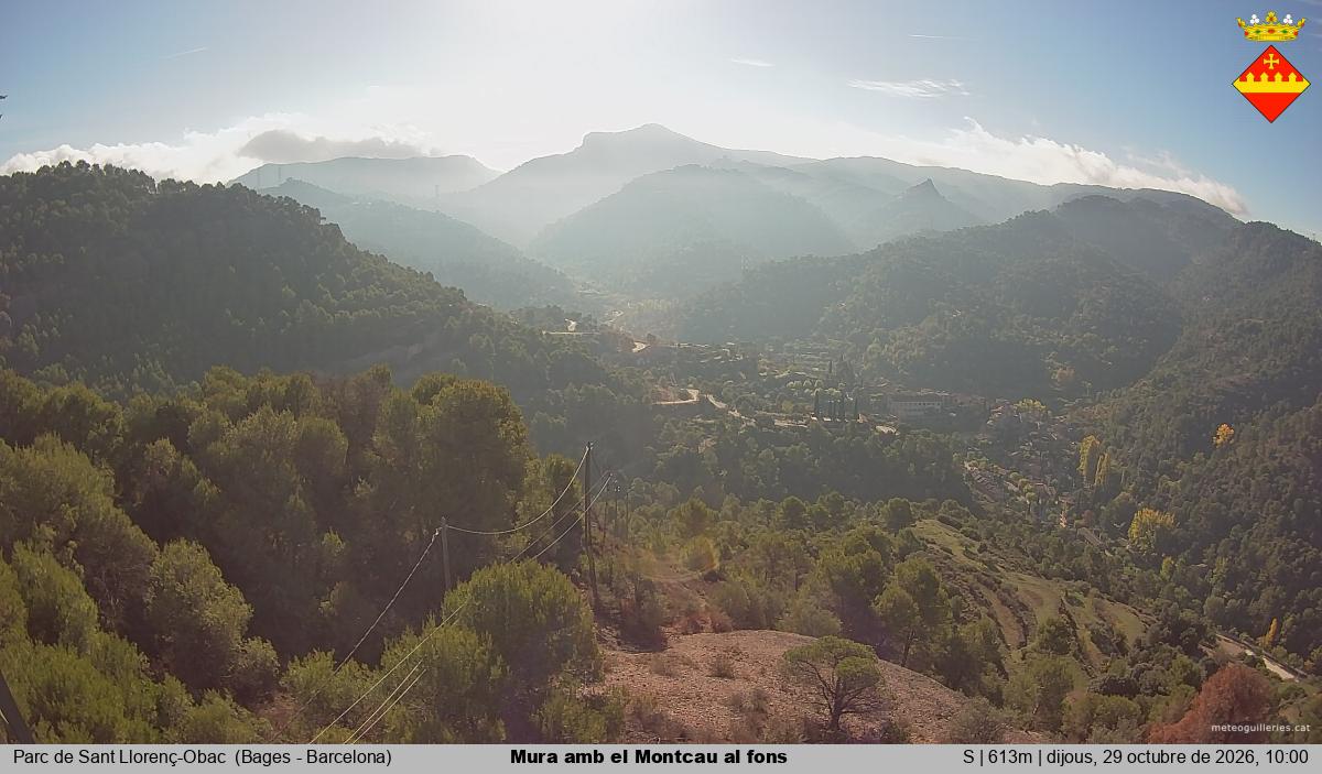Mura amb el Montcau al fons